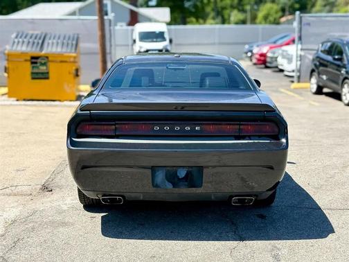 Brilliant Black Crystal Pearlcoat 2010 Dodge Challenger R/T