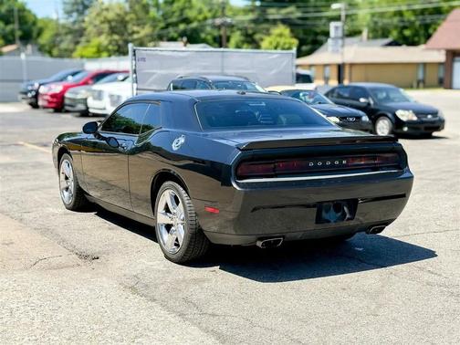 Brilliant Black Crystal Pearlcoat 2010 Dodge Challenger R/T