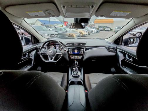 2022 Nissan Rogue Sport SV