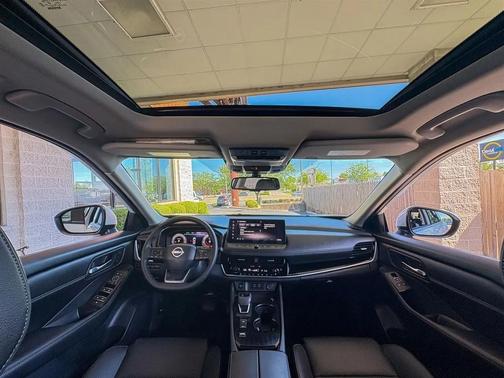 Everest White Pearl 2025 Nissan Rogue SL