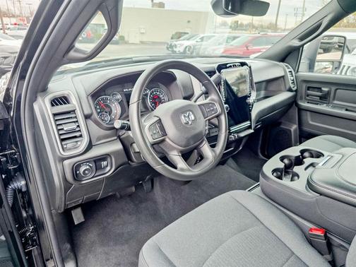 2024 RAM 3500 Tradesman Crew Cab 4x4 6'4' Box