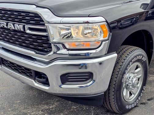 2024 RAM 3500 Tradesman Crew Cab 4x4 6'4' Box