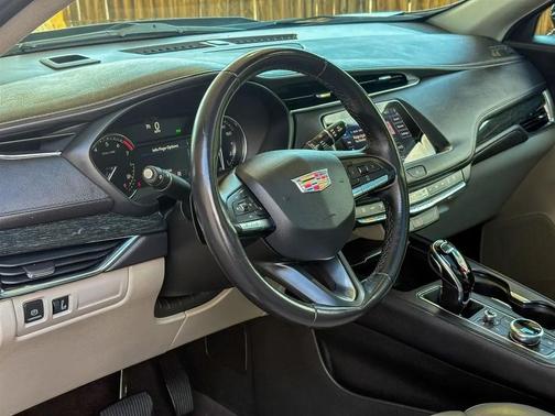 Stellar Black Metallic 2022 Cadillac XT4 Premium Luxury