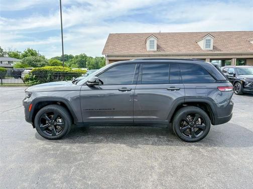 Baltic Gray Metallic Clearcoat 2023 Jeep Grand Cherokee Limited