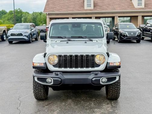 Bright White Clearcoat 2025 Jeep Gladiator High Tide