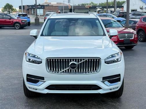 Crystal White Metallic 2025 Volvo XC90 B5 Core