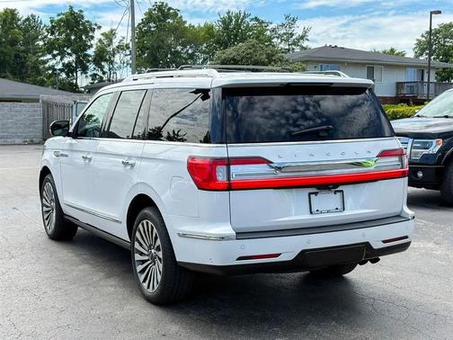 White 2019 Lincoln Navigator Reserve