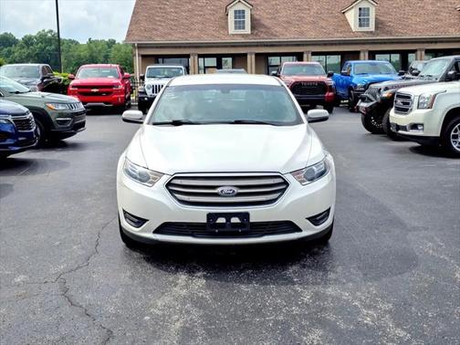 2018 Ford Taurus SEL