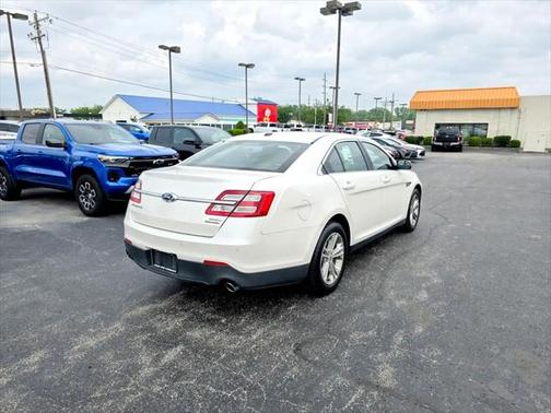 2018 Ford Taurus SEL
