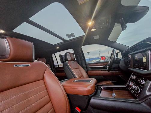 2023 GMC Yukon XL Denali Ultimate