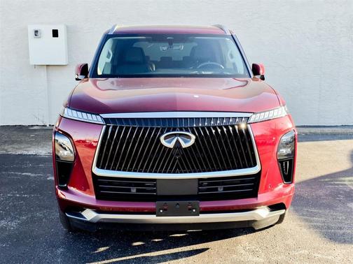 2025 INFINITI QX80 Luxe