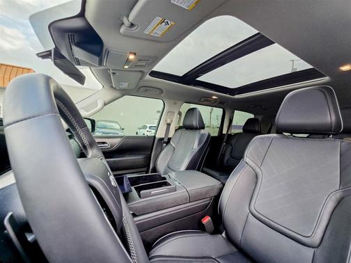 2025 INFINITI QX80 Luxe