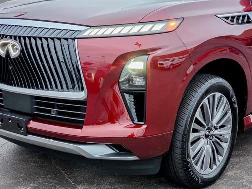 2025 INFINITI QX80 Luxe