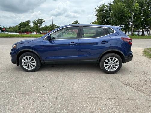 2022 Nissan Rogue Sport S