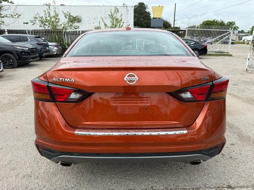 2022 Nissan Altima 2.5 SR Sedan 4D