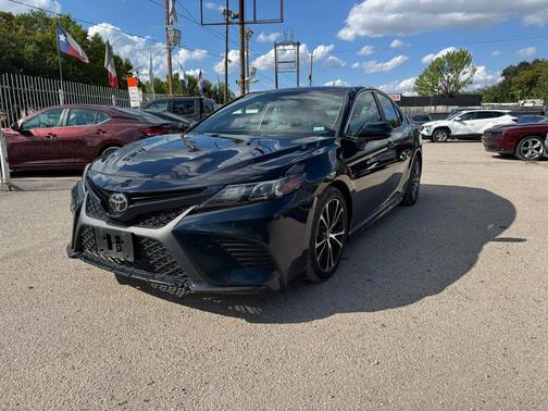 2020 Toyota Camry SE