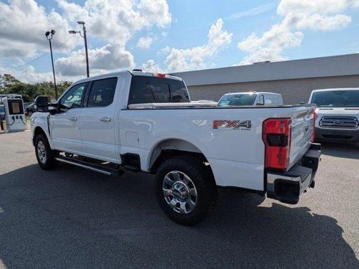 Oxford White 2024 Ford F-250 Lariat
