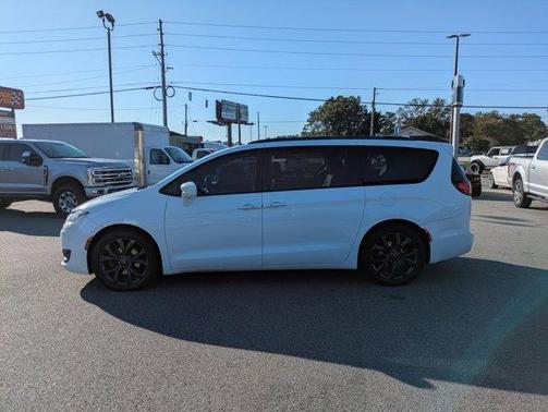 2018 Chrysler Pacifica Touring-L