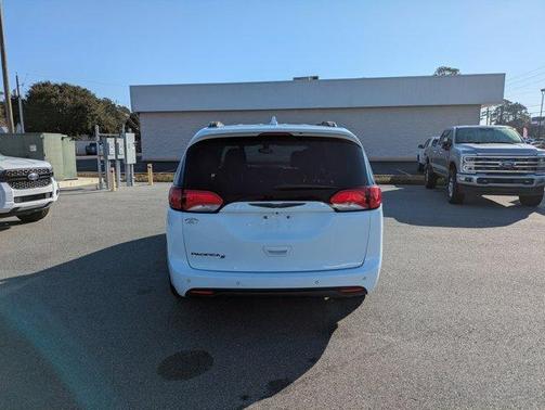 2018 Chrysler Pacifica Touring-L
