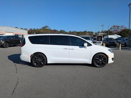 2018 Chrysler Pacifica Touring-L
