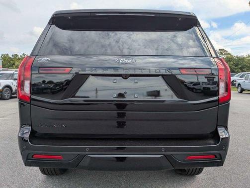 Agate Black Metallic 2026 Ford Expedition Platinum