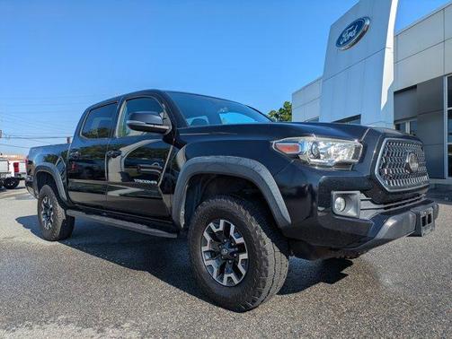 Midnight Black Metallic 2018 Toyota Tacoma TRD Off Road