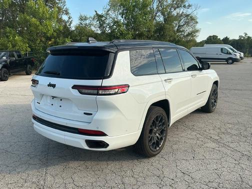 Bright White Clearcoat 2023 Jeep Grand Cherokee L Summit