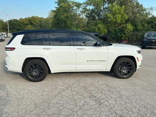 Bright White Clearcoat 2023 Jeep Grand Cherokee L Summit
