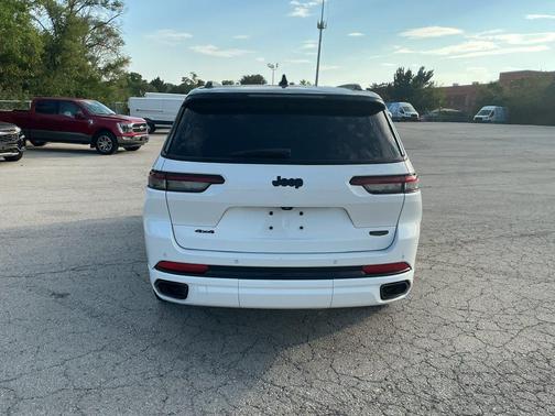 Bright White Clearcoat 2023 Jeep Grand Cherokee L Summit