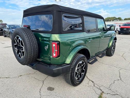 2024 Ford Bronco Outer Banks