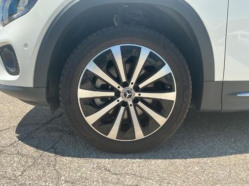White 2023 Mercedes-Benz GLB 250 BASE 4MATIC