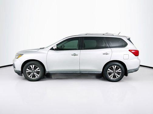 2017 Nissan Pathfinder SL