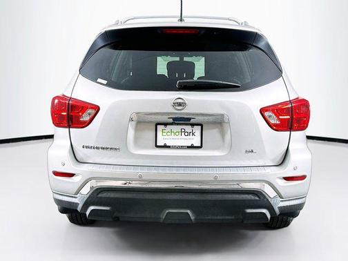 2017 Nissan Pathfinder SL