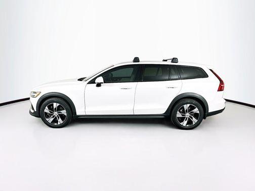 2021 Volvo V60 Cross Country T5