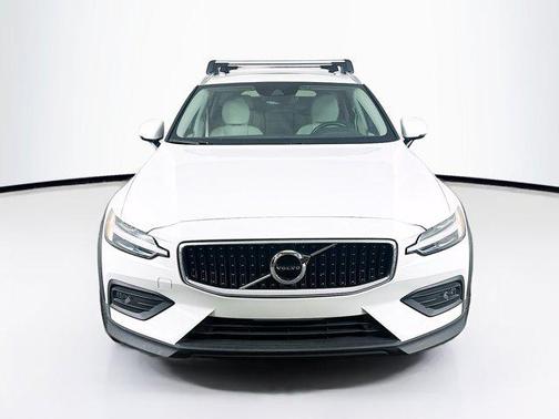 2021 Volvo V60 Cross Country T5