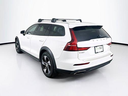 2021 Volvo V60 Cross Country T5