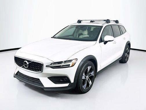 2021 Volvo V60 Cross Country T5
