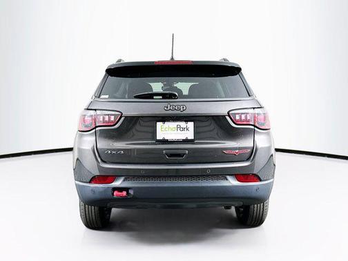 Granite Crystal Metallic Clearcoat 2018 Jeep Compass Trailhawk