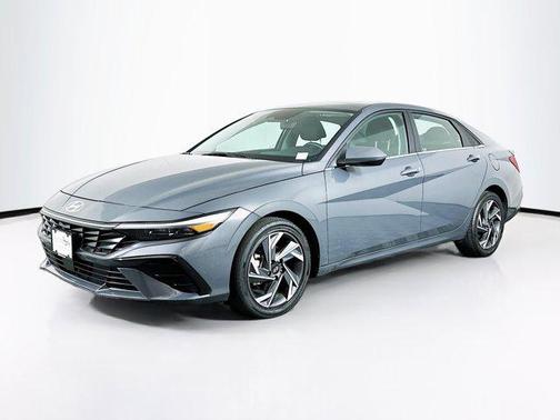 2025 Hyundai ELANTRA SEL