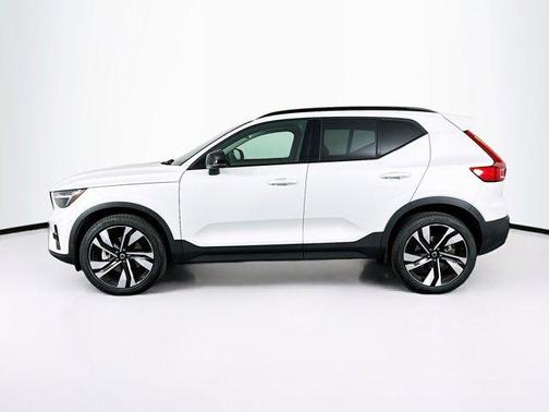 2025 Volvo XC40 B5 Plus Dark Theme
