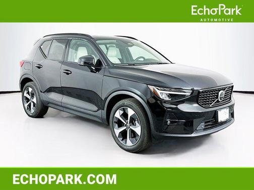 2023 Volvo XC40 B5 Plus Dark Theme