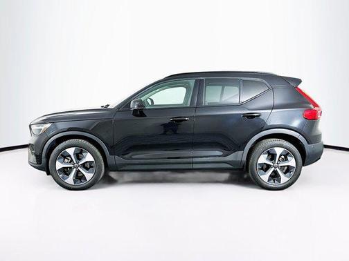 2023 Volvo XC40 B5 Plus Dark Theme