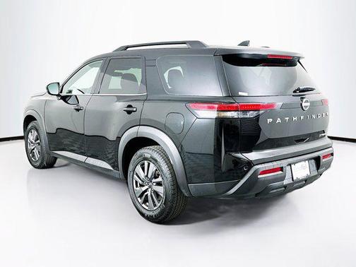 2024 Nissan Pathfinder SV 4WD