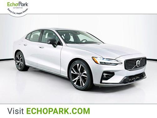 2024 Volvo S60 B5 Core Dark Theme