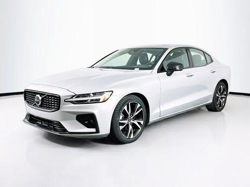 2024 Volvo S60 B5 Core Dark Theme