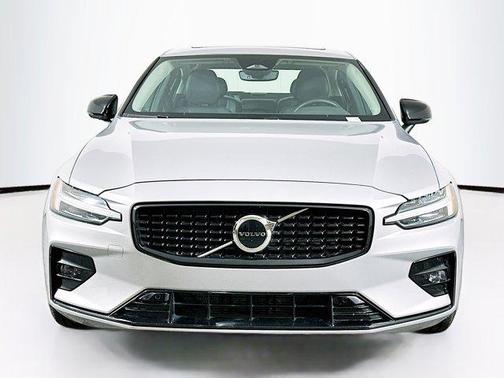 2024 Volvo S60 B5 Core Dark Theme