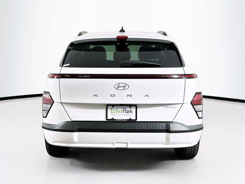 Atlas White 2024 Hyundai KONA EV SEL