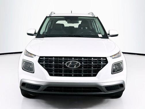 Lunar White 2025 Hyundai VENUE SEL