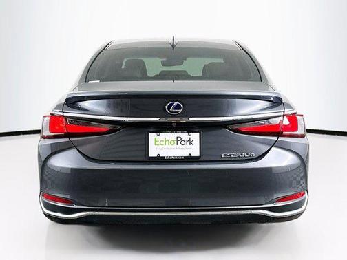 2022 Lexus ES 300h Luxury