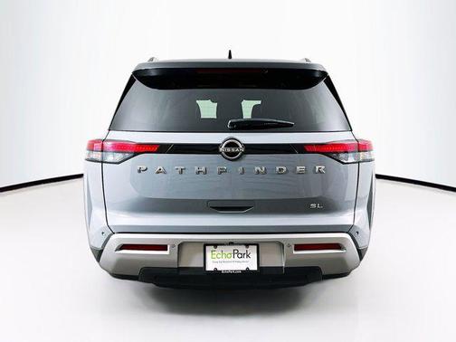 2022 Nissan Pathfinder SL 2WD